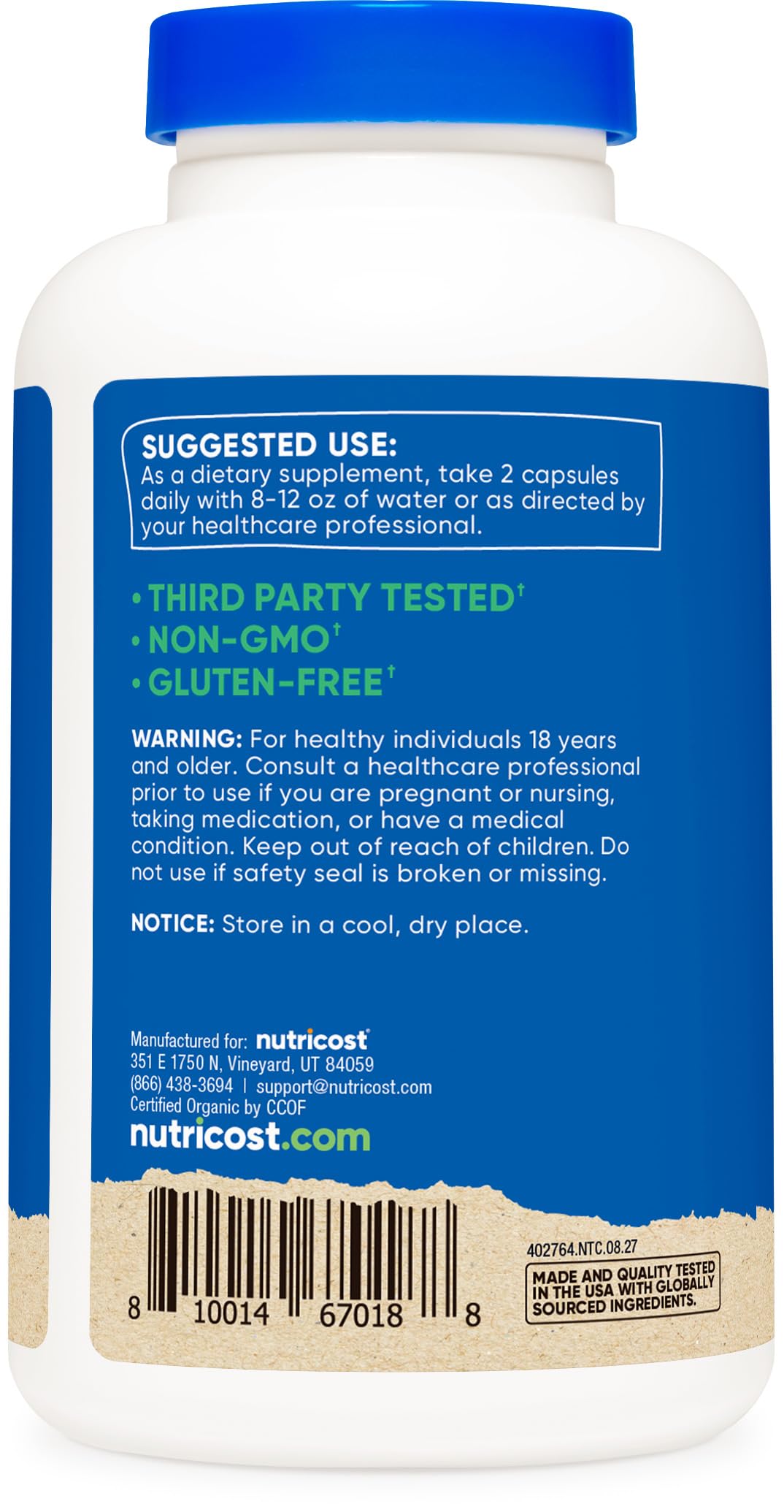Nutricost cápsulas en mano durante uso diario para integrar al régimen cotidiano