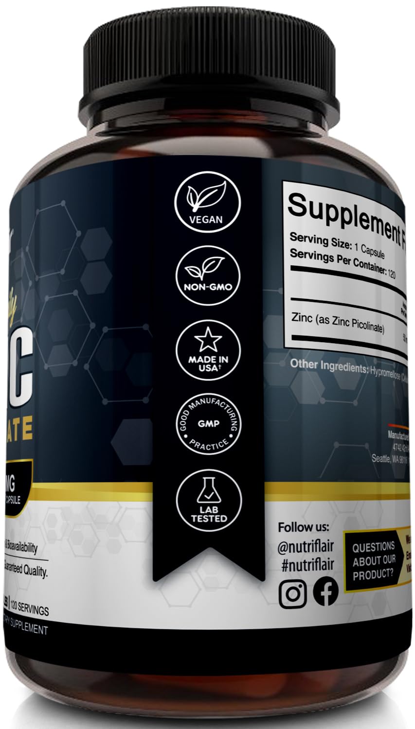 NutriFlair cápsula en mano para comparar tamaño, útil para dosificación diaria