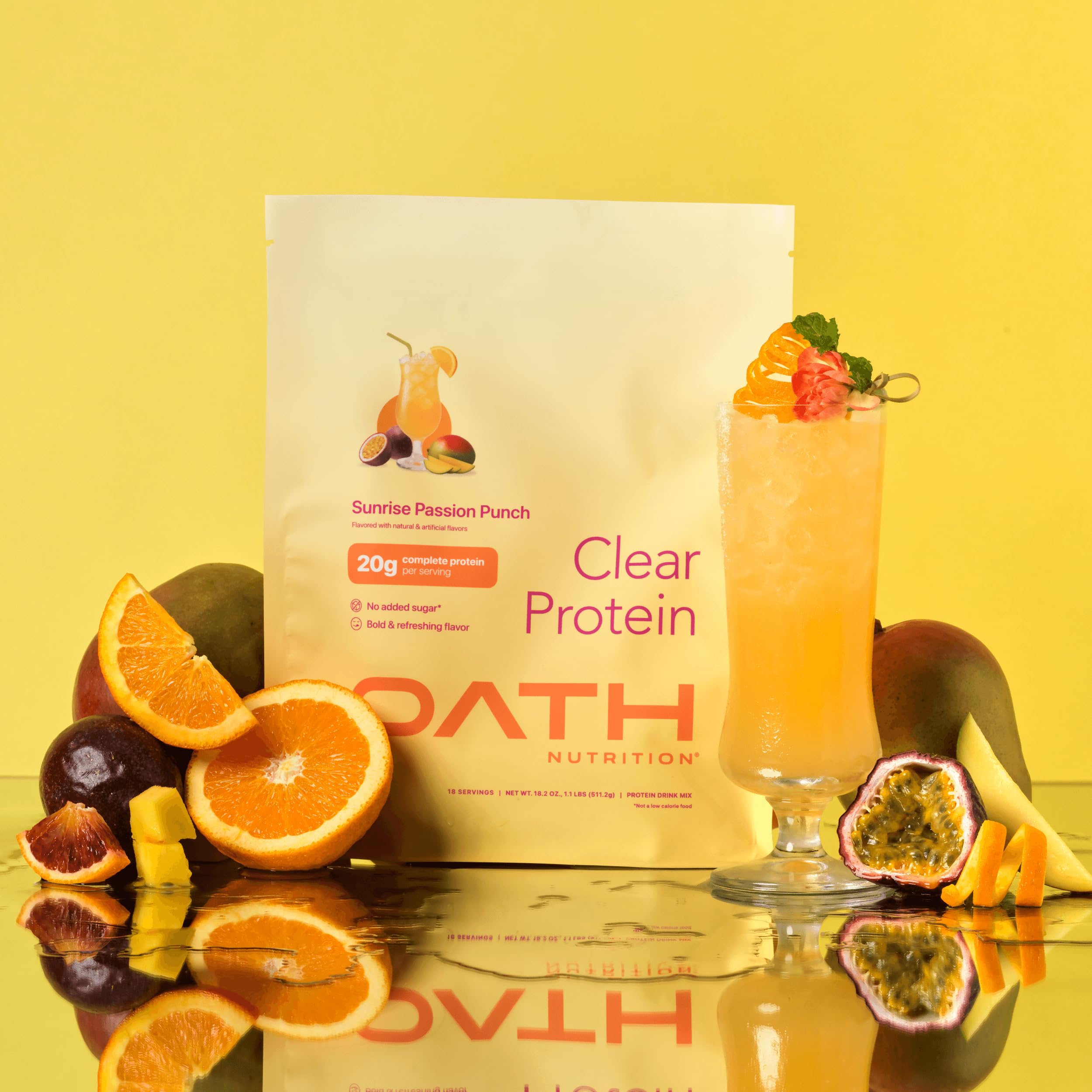OATH NUTRITION persona junto a piscina disfrutando un sabor afrutado y refrescante