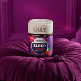 OLLY escena de dormitorio relajado sugiriendo rutina nocturna tranquila
