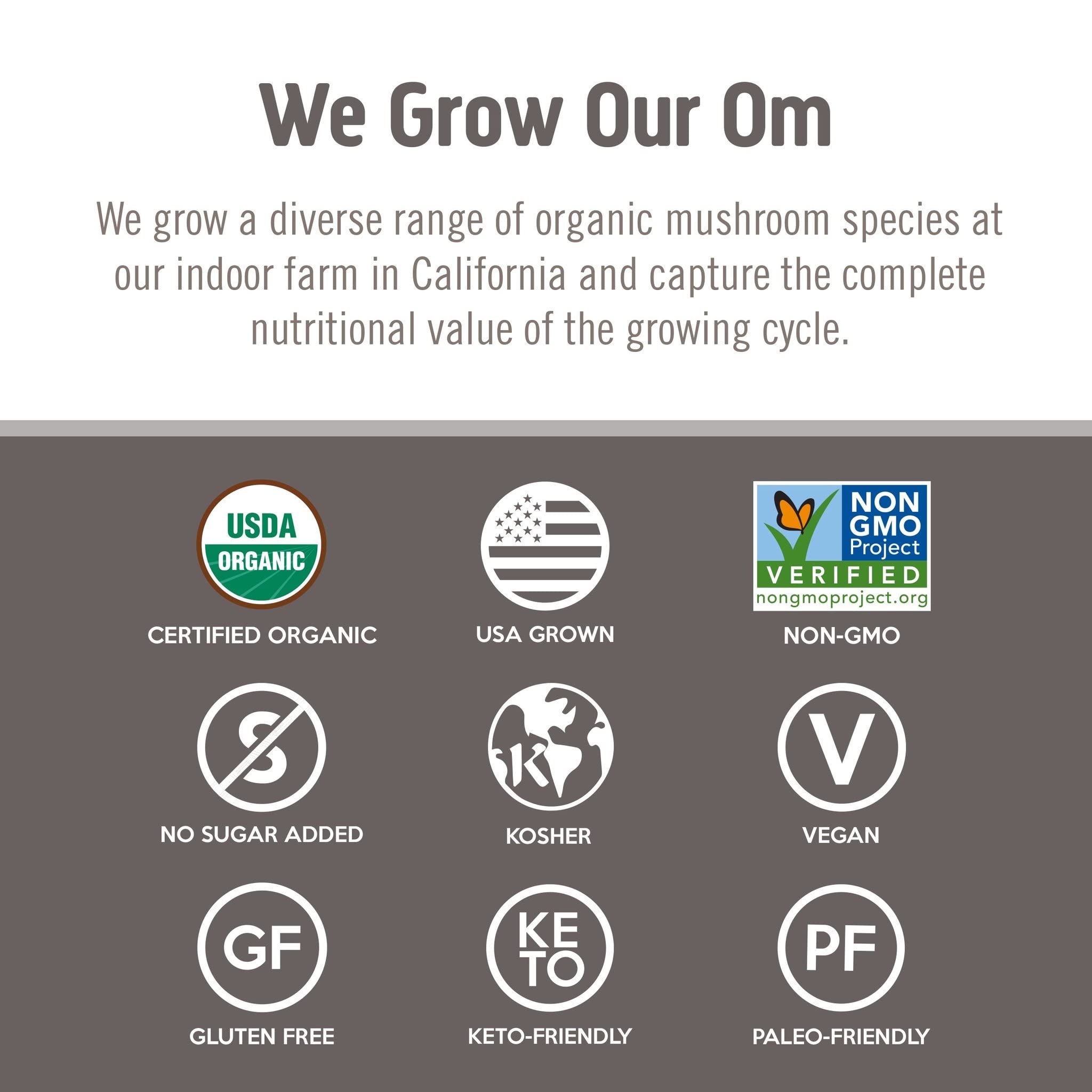OM MUSHROOM SUPERFOOD mano tomando polvo, fácil dosificación para recetas