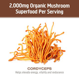 Persona activa entrenando con bote OM MUSHROOM SUPERFOOD al fondo sugiriendo soporte para ejercicio