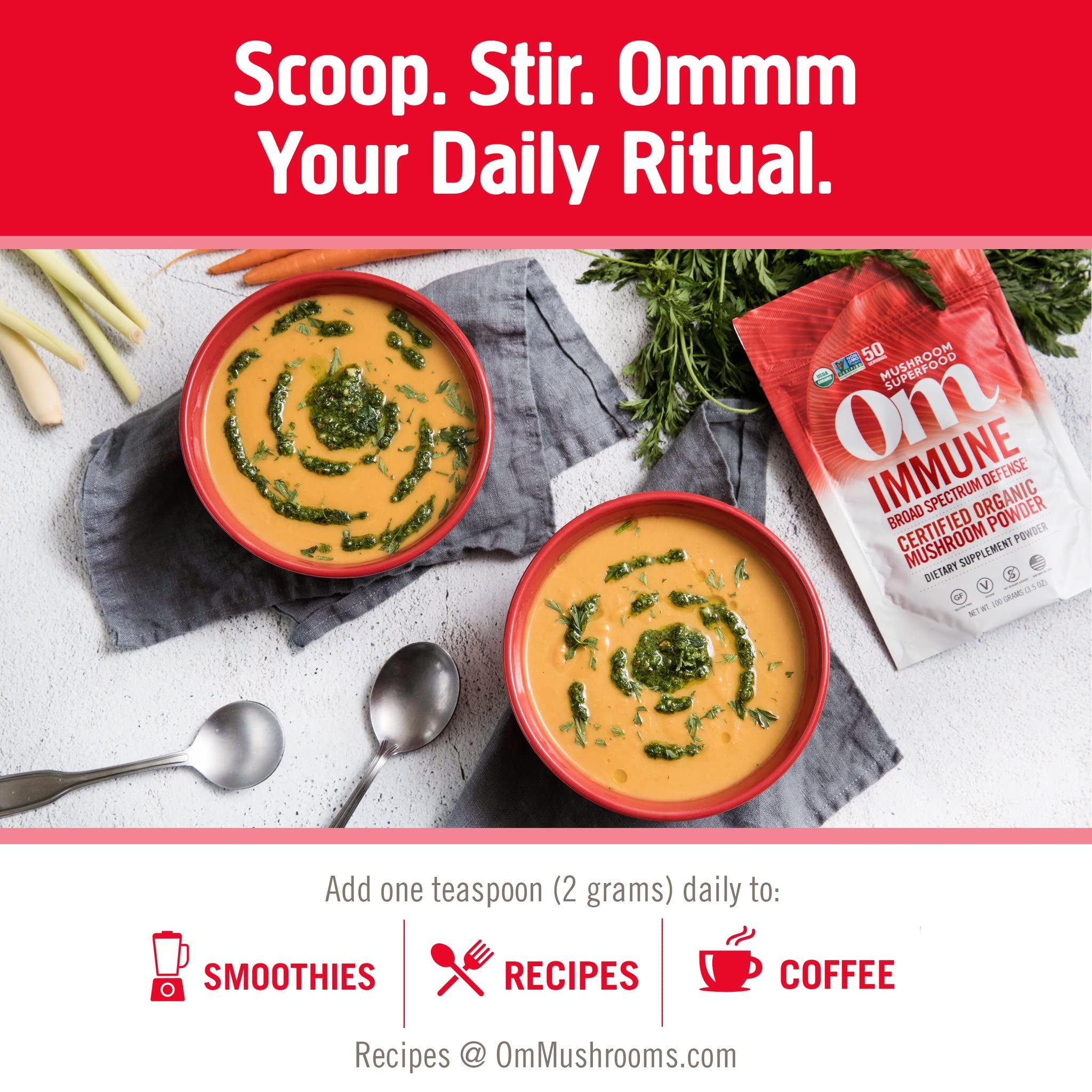 OM MUSHROOM SUPERFOOD mezcla en batido señalando integración simple en bebidas