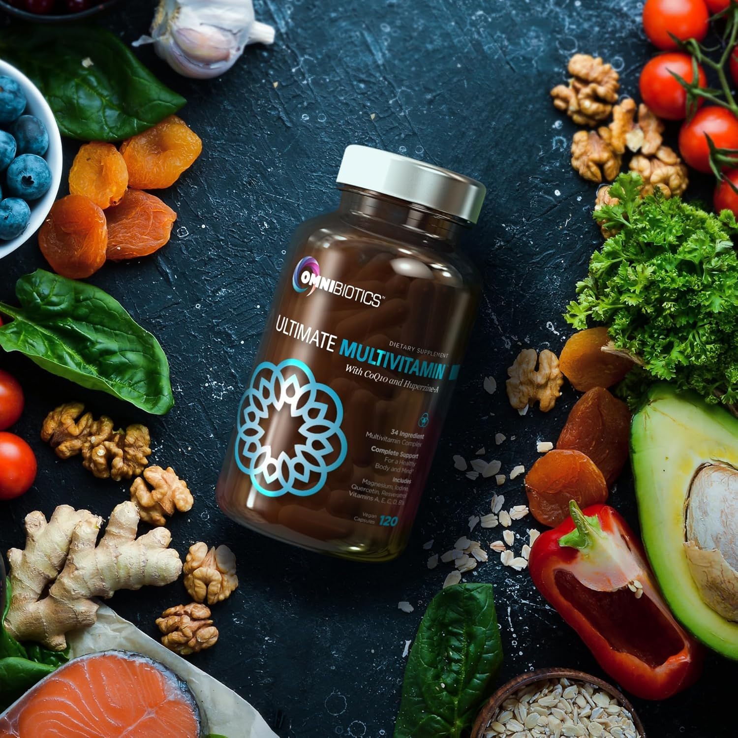 OmniBiotics cápsula en mano para comparar tamaño y facilidad uso