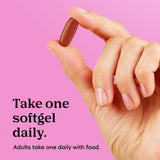 One A Day prenatal junto a un desayuno representando su toma con comida