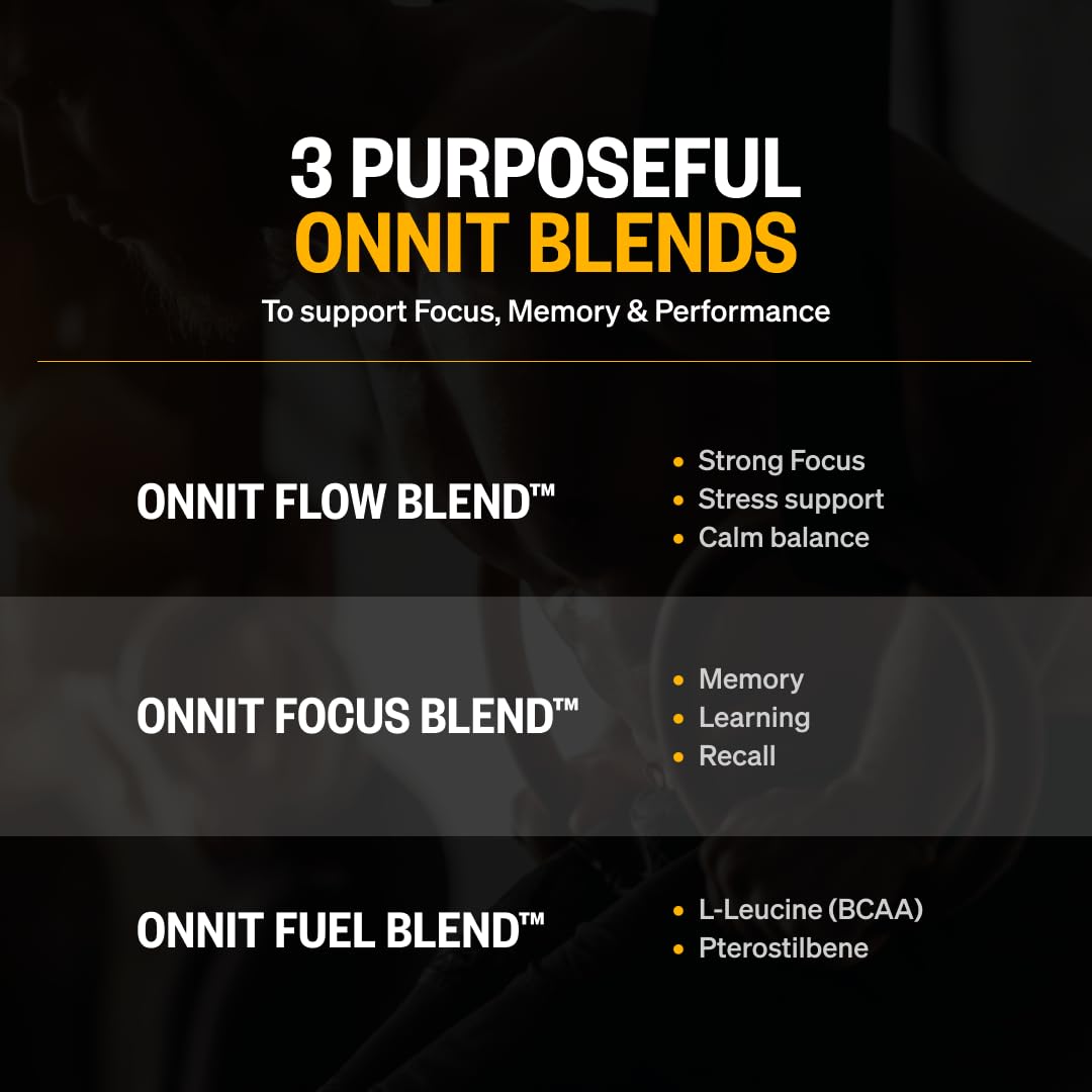 ONNIT Alpha Brain cápsula en mano mostrando tamaño y escala práctica