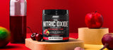 ONNIT producto en uso antes del entrenamiento, mayor flujo sanguíneo y concentración