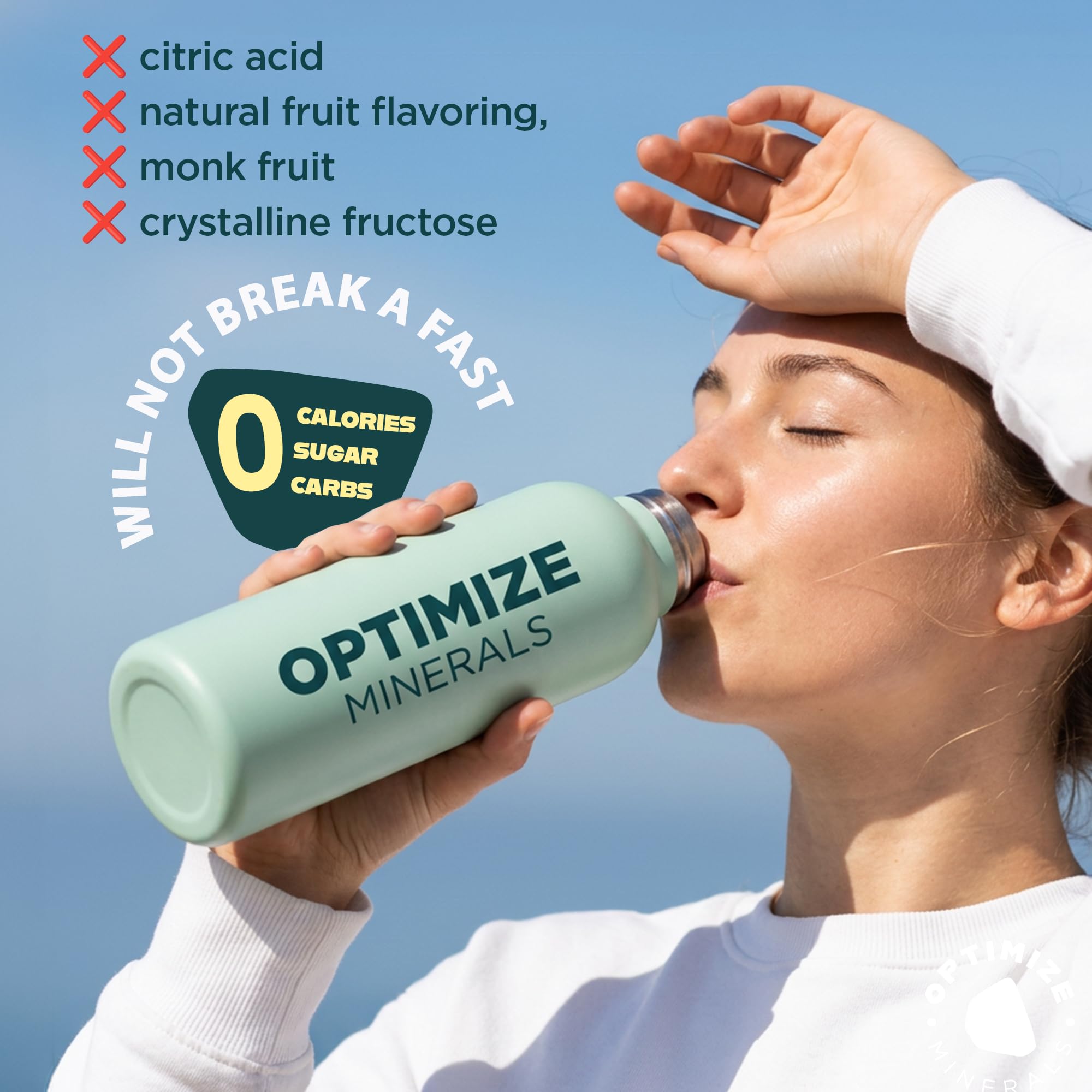 Optimize Minerals en botella de viaje ilustrando portabilidad y uso fuera de casa