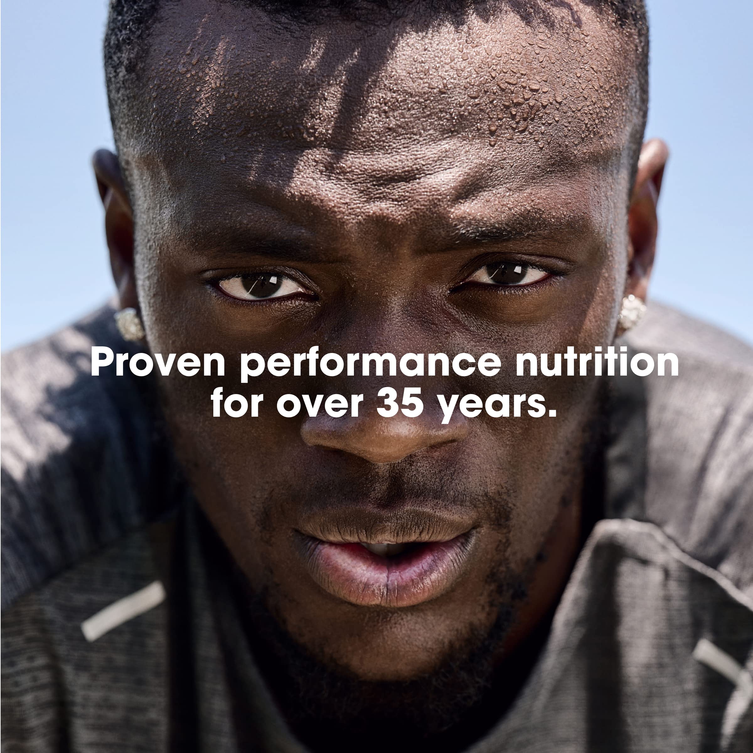 Escena lifestyle con Optimum Nutrition en bolsa de gimnasio, ideal para personas activas