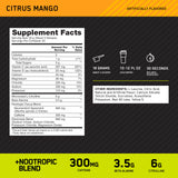 Cucharada con polvo de Optimum Nutrition Amped para medir la ración exacta