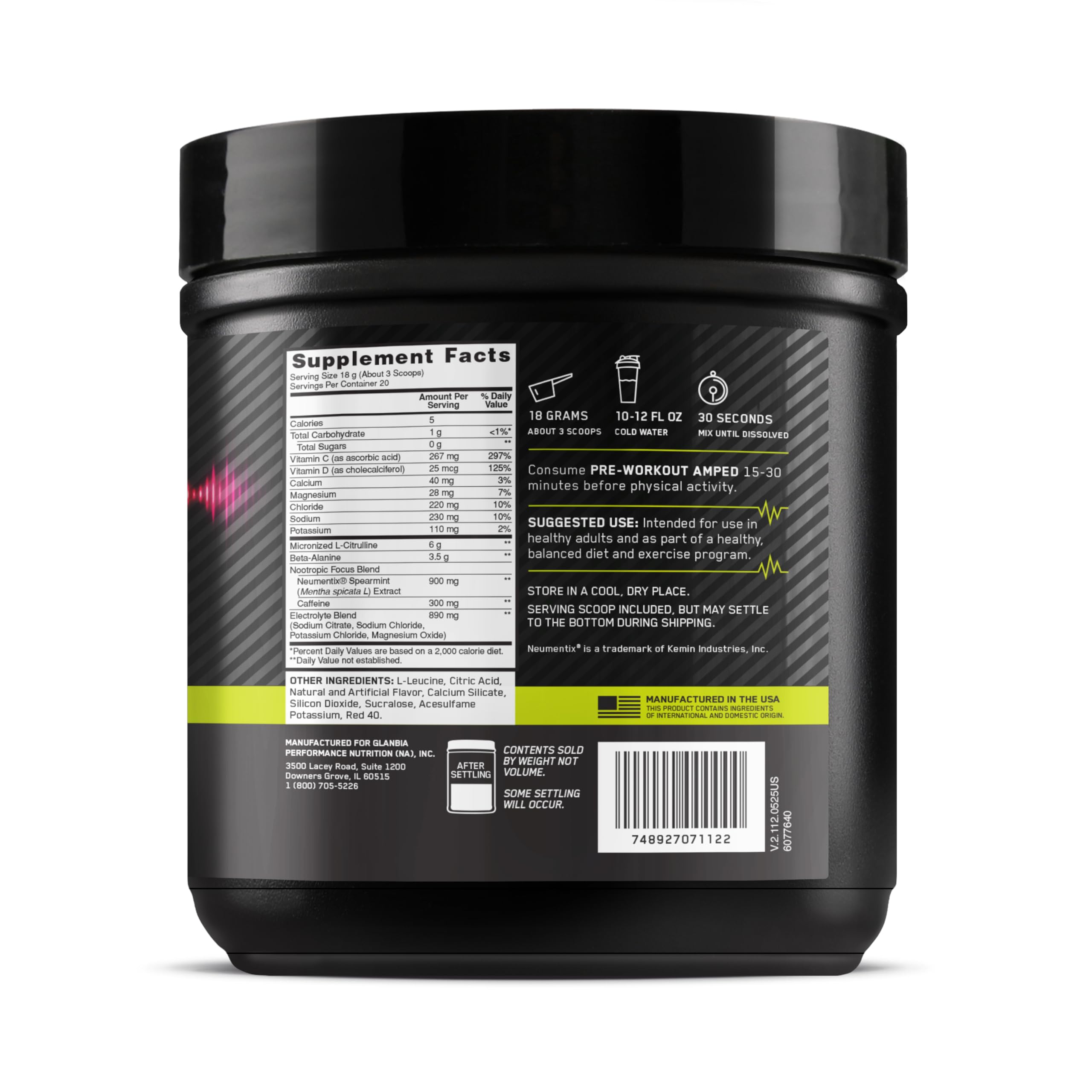 Atleta sosteniendo Optimum Nutrition Amped antes de iniciar la rutina