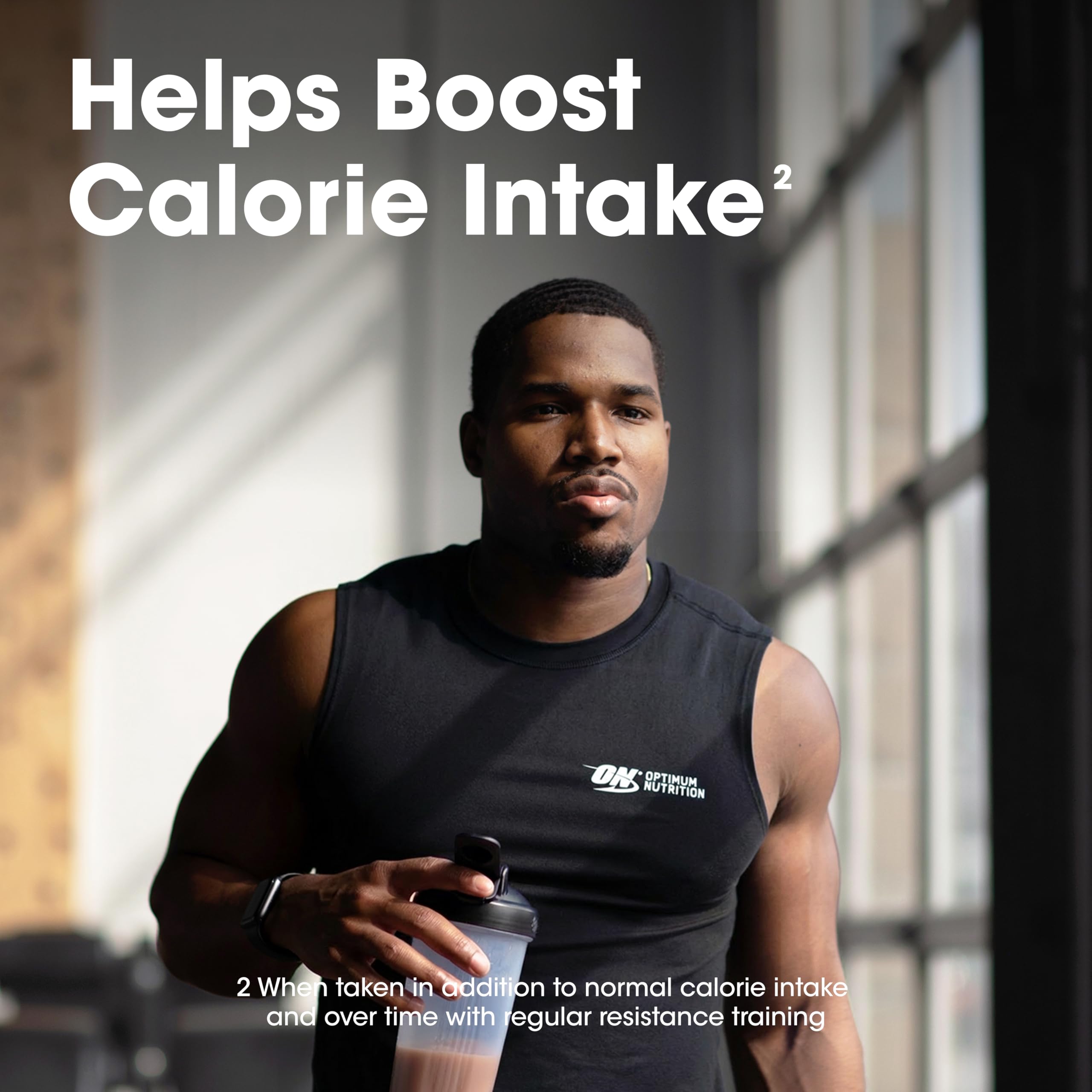 Optimum Nutrition atleta bebiendo batido post-entrenamiento beneficios