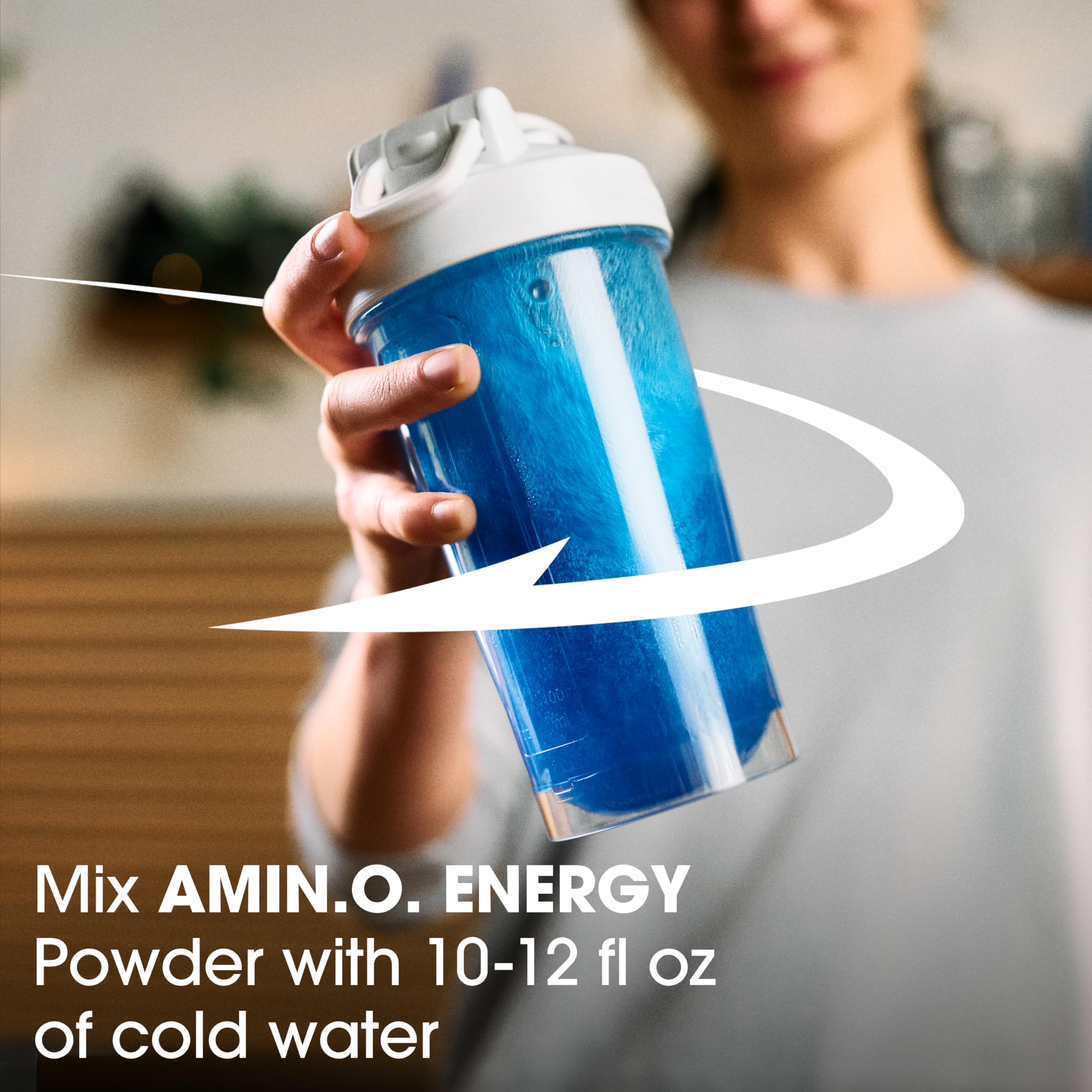Envase Optimum Nutrition colocado en gimnasio, aporta energía antes del entrenamiento
