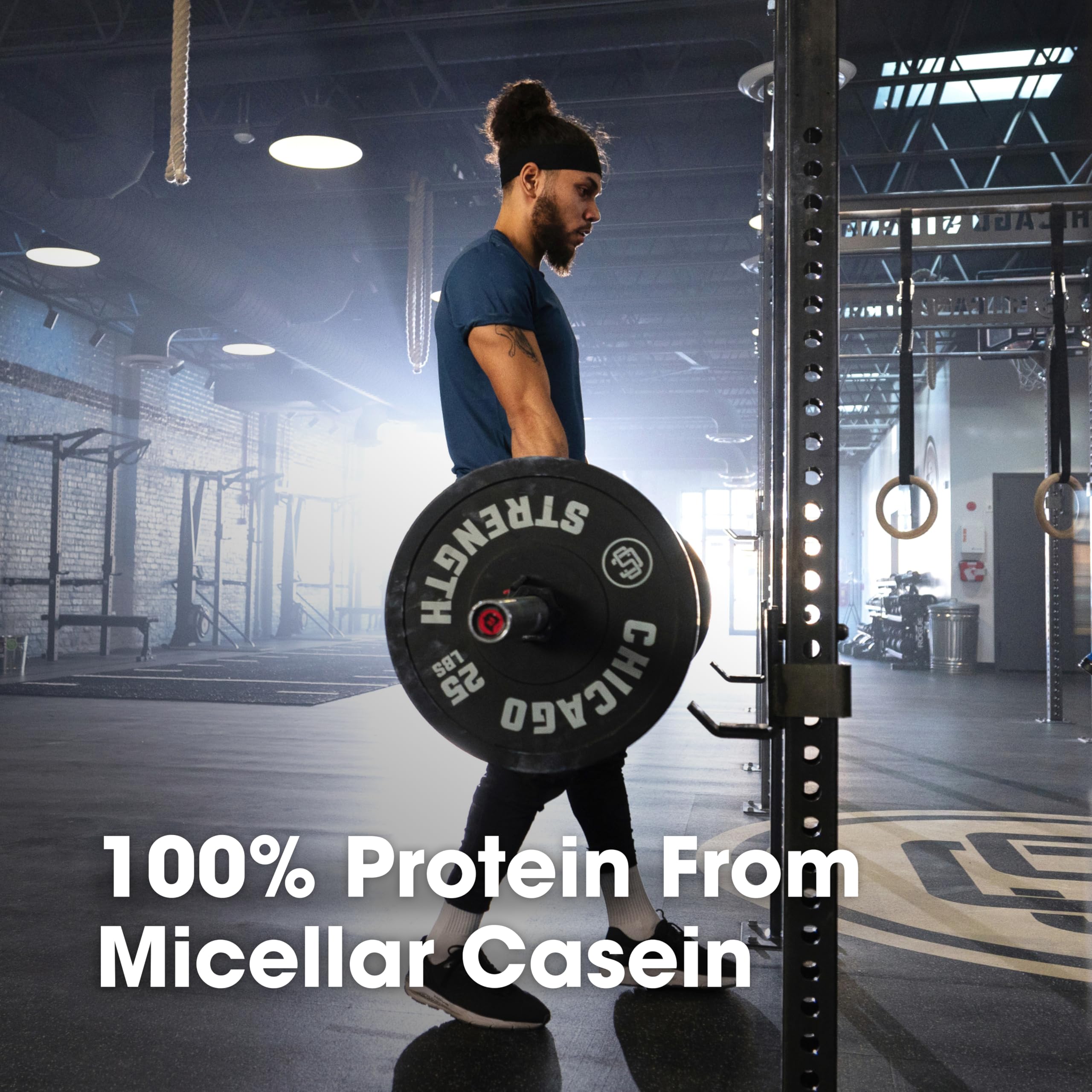 Vaso con batido de Optimum Nutrition casein sabor chocolate, aporte saciante