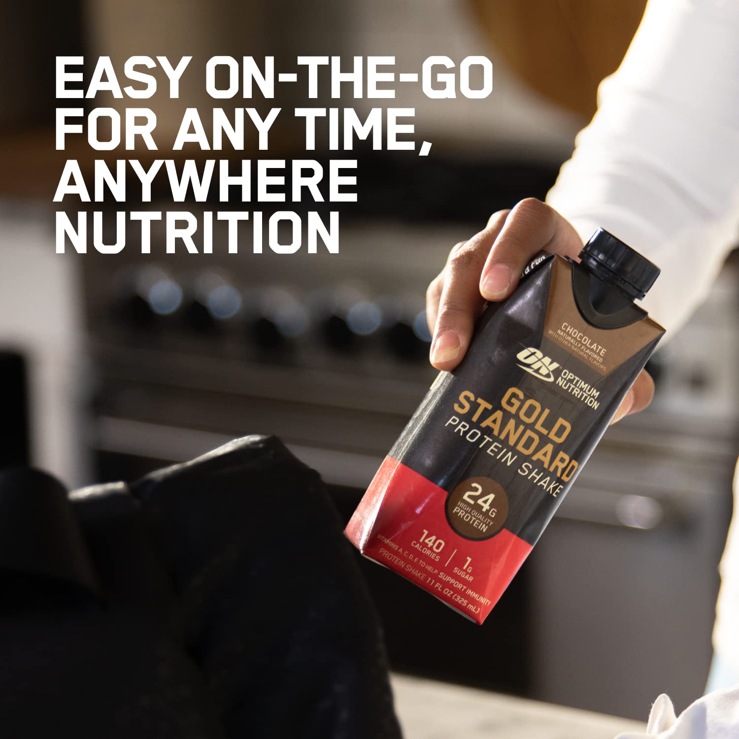 Optimum Nutrition comparación de tamaño con mano para referencia y portabilidad
