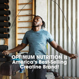 Optimum Nutrition cápsulas cerca de equipo de gimnasio sugiriendo rendimiento
