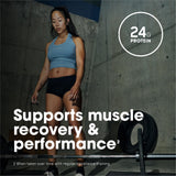 Optimum Nutrition botella y toalla en gimnasio sugiriendo uso post-entrenamiento