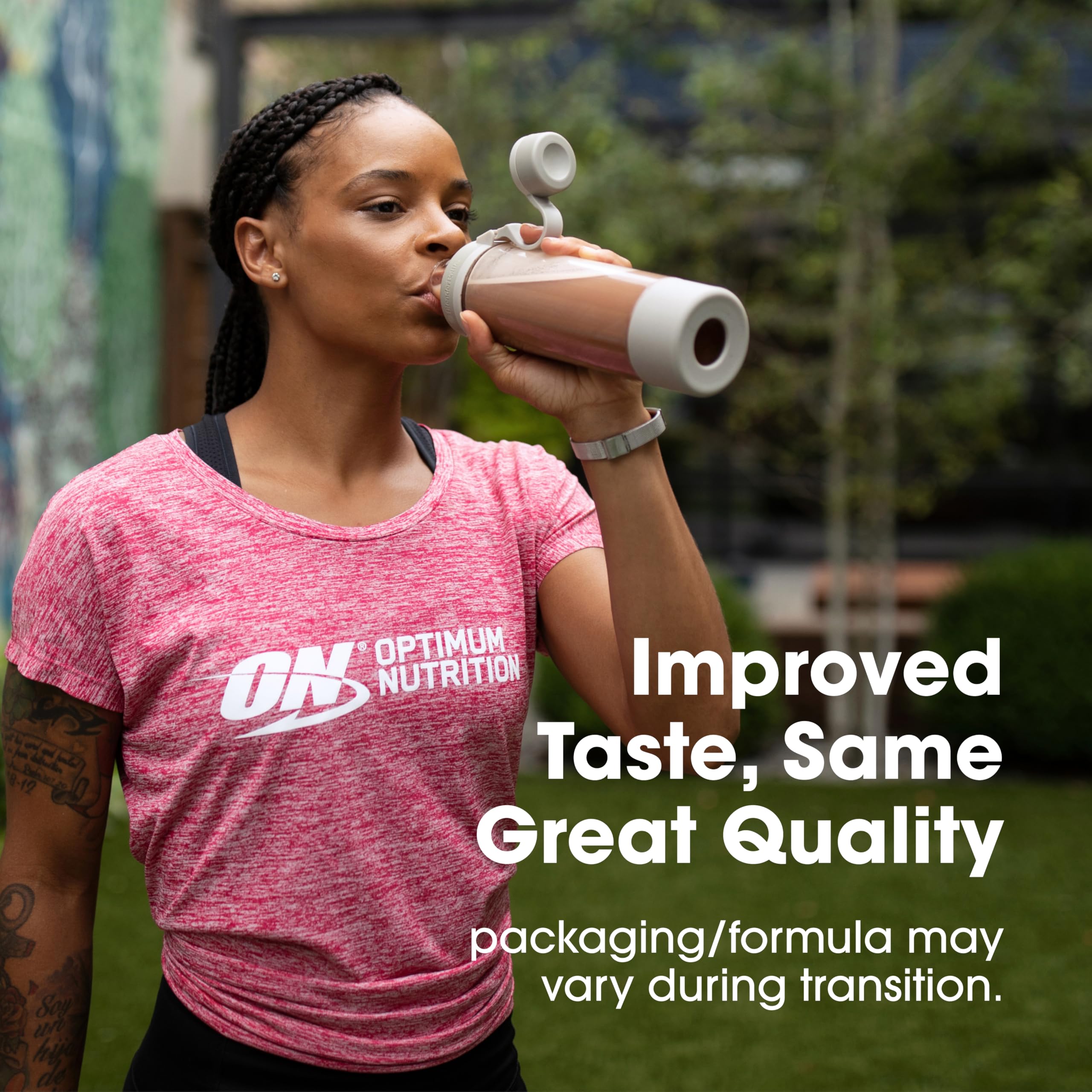 Optimum Nutrition envase junto a cuchara y báscula mostrando porciones exactas