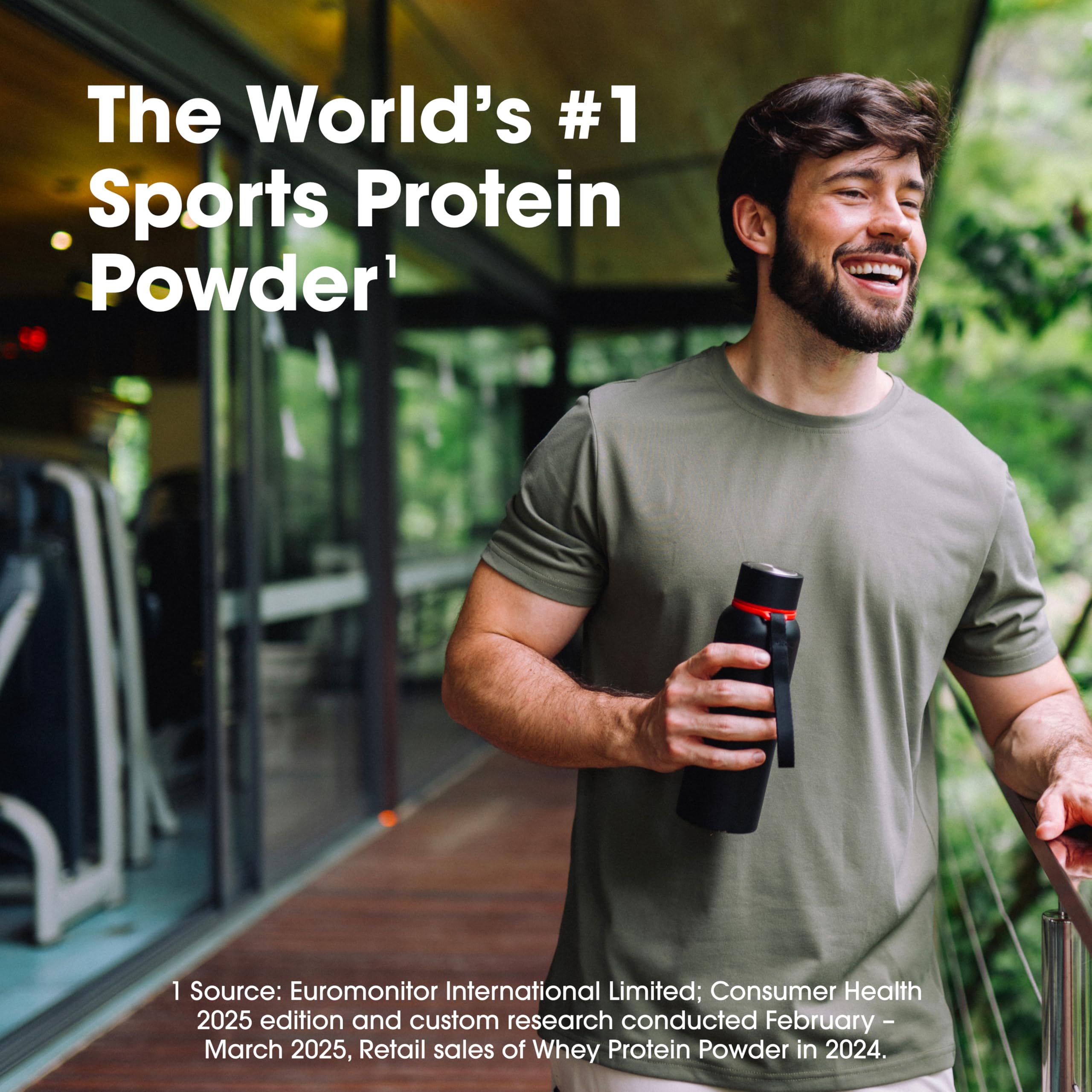 Atleta en gimnasio con batido Optimum Nutrition para recuperación