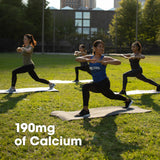 Optimum Nutrition cápsula junto a moneda para comparar tamaño y portabilidad