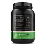 Optimum Nutrition atleta mezclando batido en gimnasio tras entrenamiento