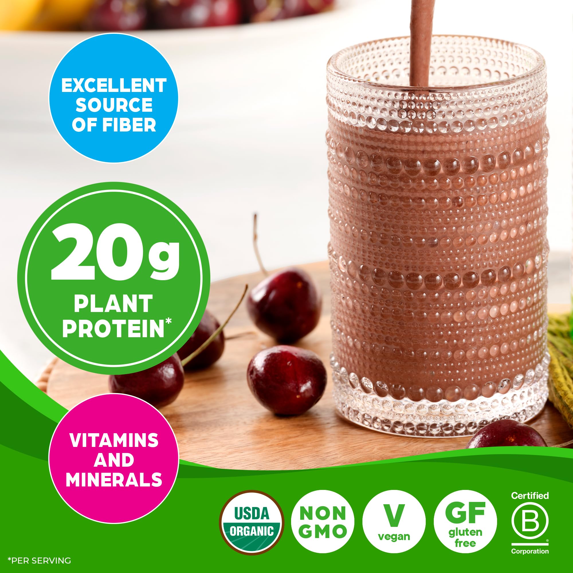 Orgain shaker en mano durante paseo matinal, sustituye una comida práctica
