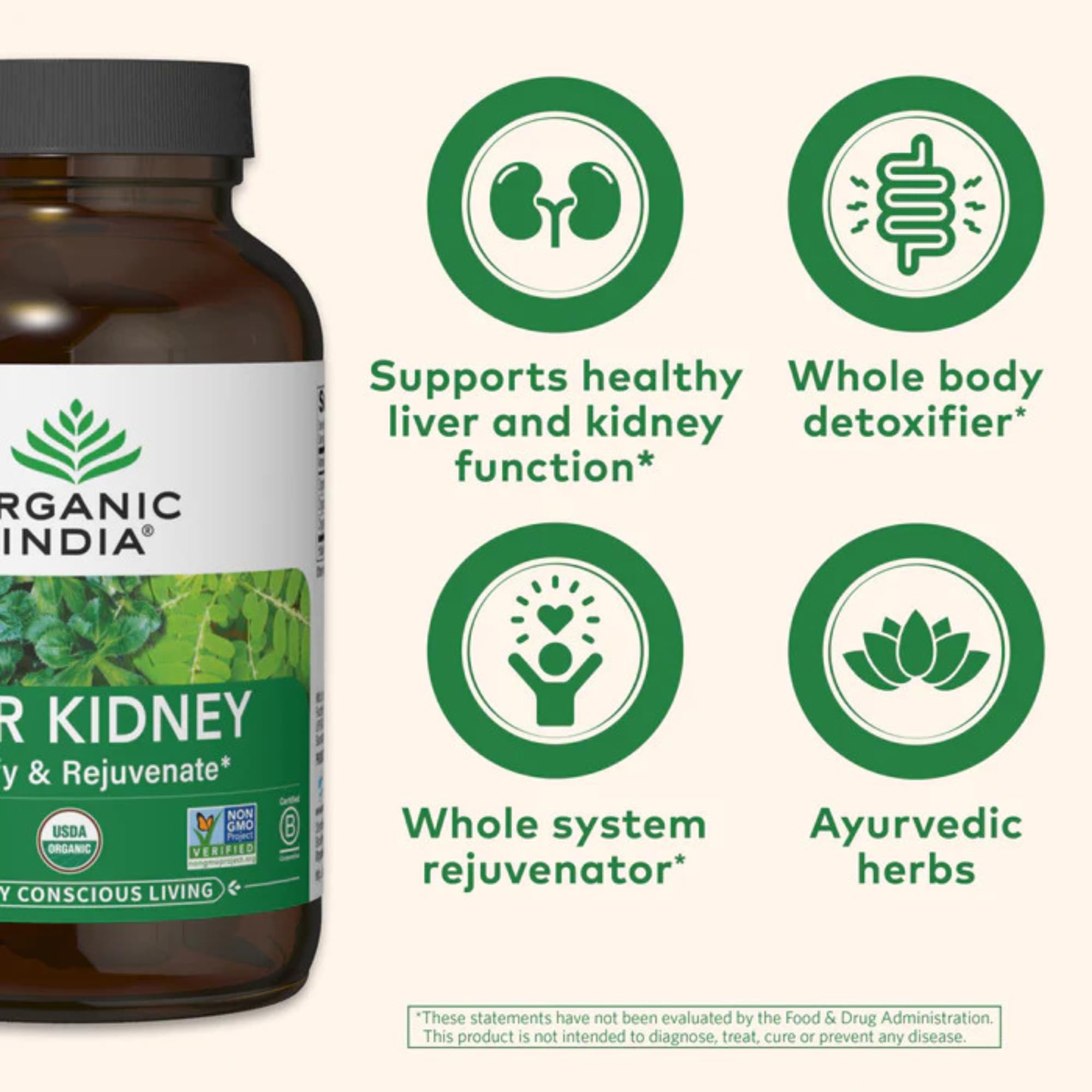 ORGANIC INDIA cápsula en mano para comparar tamaño y dosificación