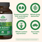 ORGANIC INDIA cápsula en mano para comparar tamaño y dosificación
