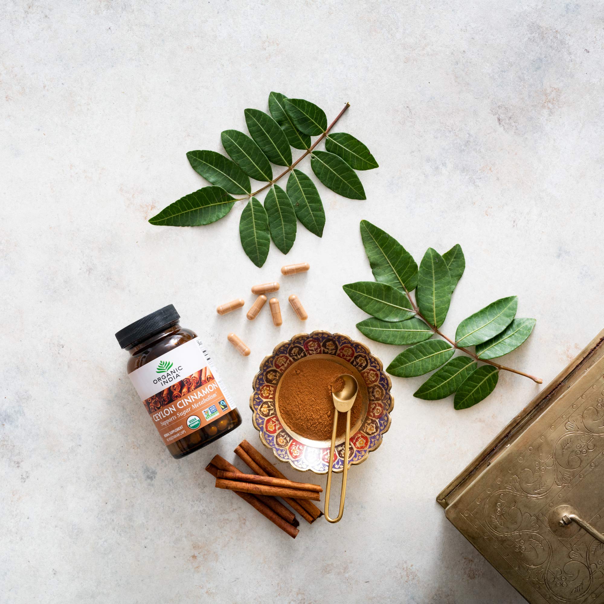 ORGANIC INDIA corteza de canela de Ceilán detallada para mostrar pureza