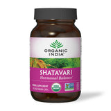 ORGANIC INDIA frasco en entorno natural con hojas, transmite origen sostenible y certificado