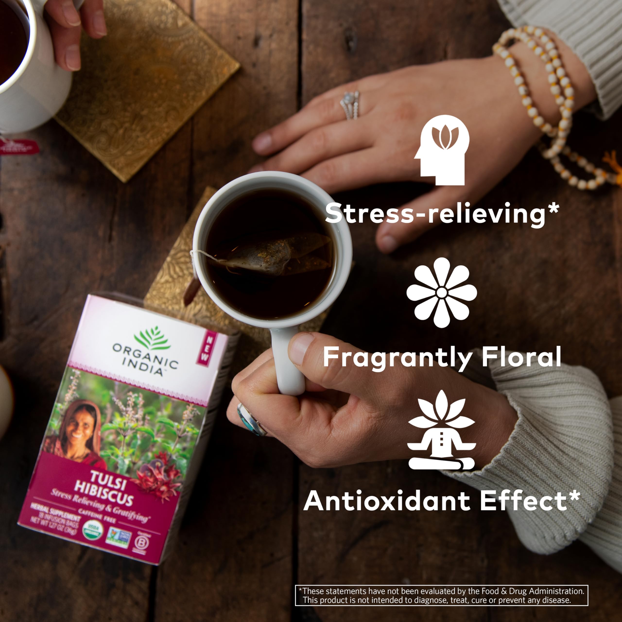 ORGANIC INDIA taza con infusión humeante, disfrutable y sin cafeína