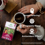ORGANIC INDIA taza con infusión humeante, disfrutable y sin cafeína
