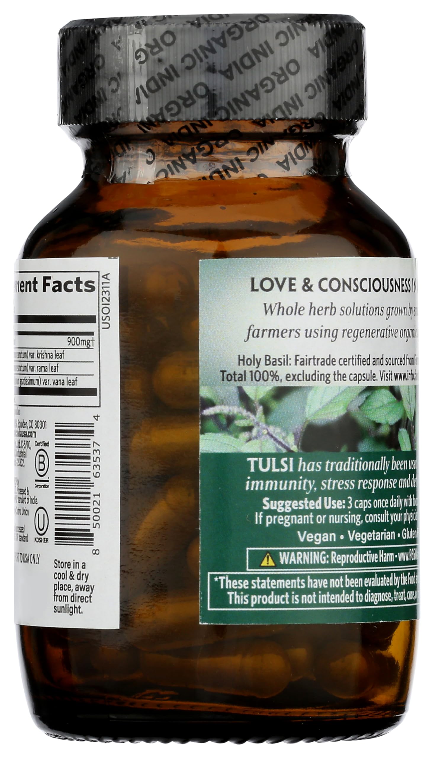 ORGANIC INDIA cápsula en mano para comparar tamaño y dosificación fácil