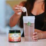 Persona usando Organic Muscle en gimnasio para foco y energía sostenida