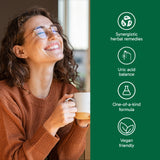 Primer plano de una cápsula Organika, fácil de tragar y formato vegano