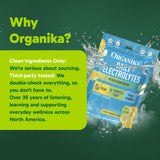 Organika sachet en mesa con frutas para contexto de estilo de vida saludable