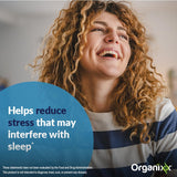 Organixx Clean Sleep 3D envase en mano para comparar tamaño y facilidad de uso
