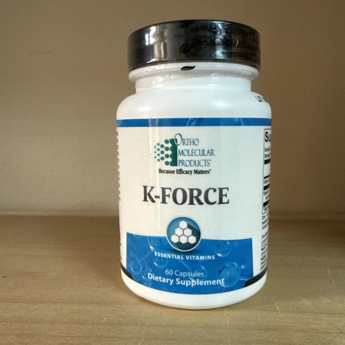 Ortho Molecular K-Force frasco frontal mostrando la etiqueta y beneficios