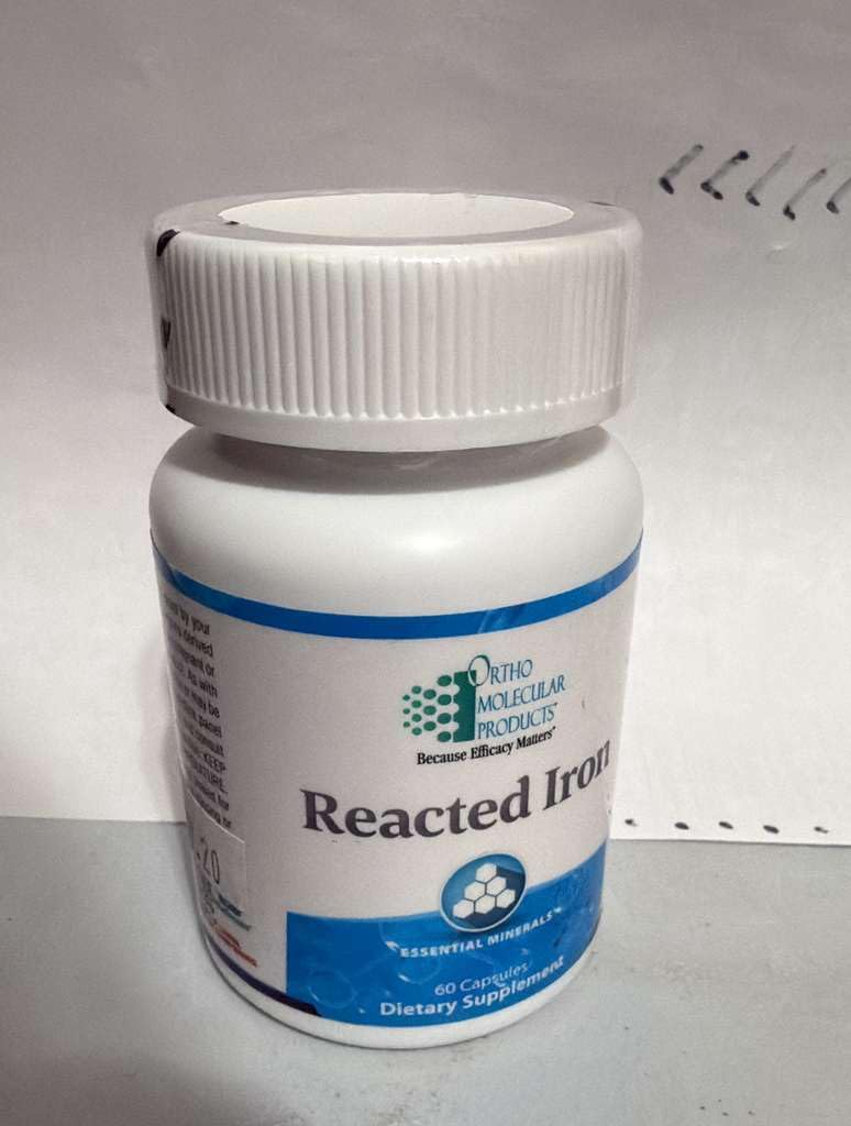 Ortho Molecular Reacted Iron vista frontal del frasco y etiqueta clara para uso diario