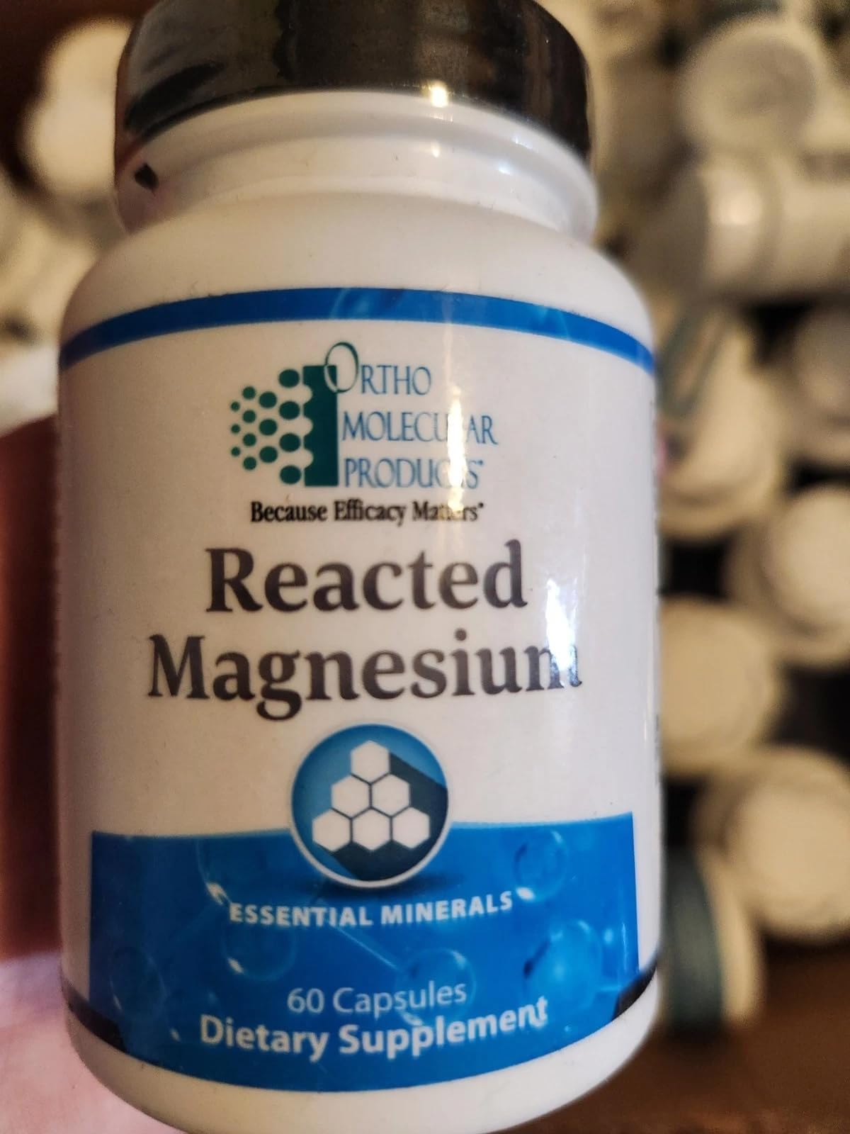 Ortho Molecular Reacted Magnesium vista frontal del envase y etiquetado claro