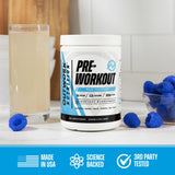 Outwork Nutrition frasco junto a mano para comparar tamaño y porciones
