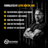 Outwork Nutrition en ambiente lifestyle con frutas piña y coco evocando sabor tropical