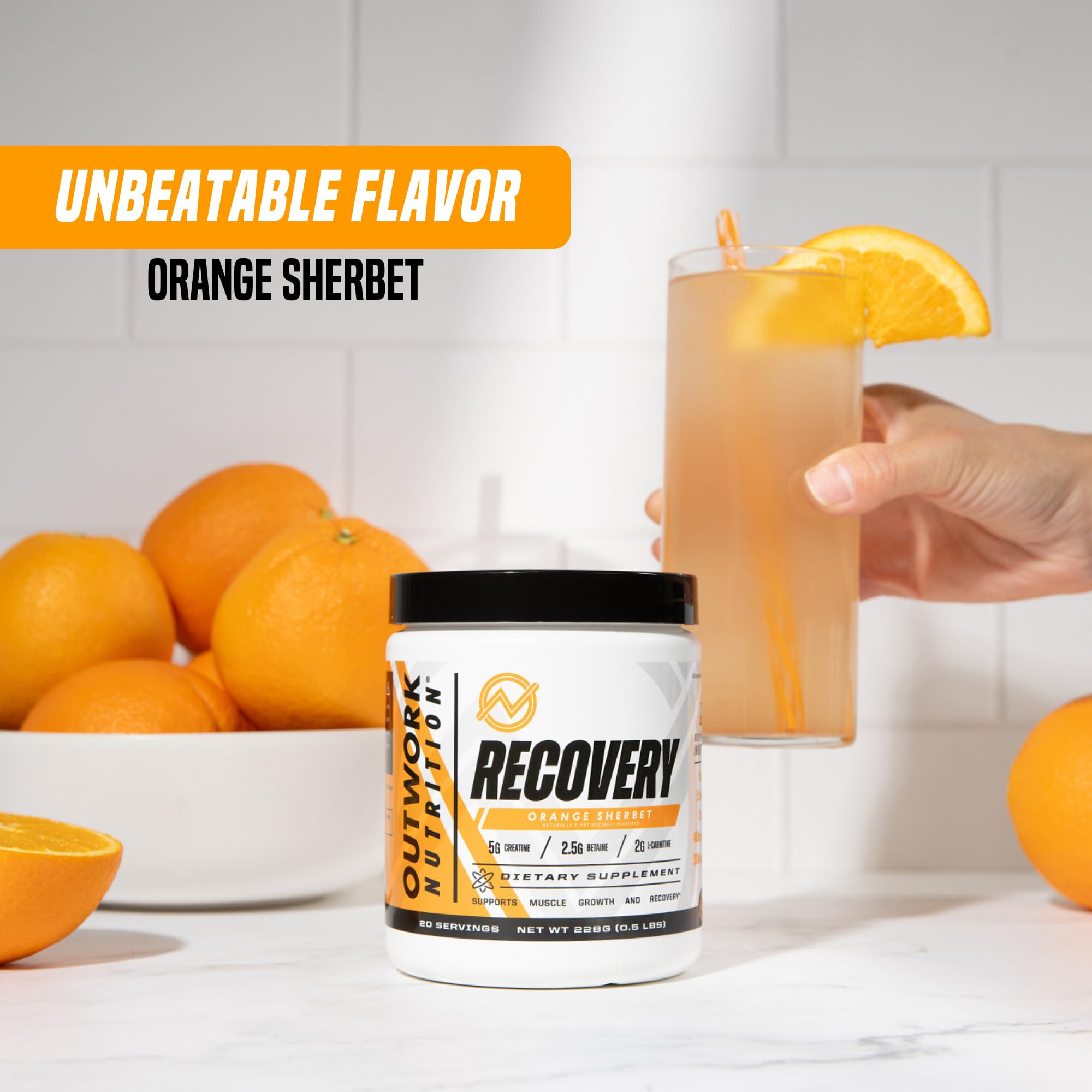 Vaso con mezcla de Outwork Nutrition después de entrenamiento, recuperación rápida