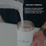Paleo Pro en mesa de desayuno saludable, integración en dieta paleo diaria