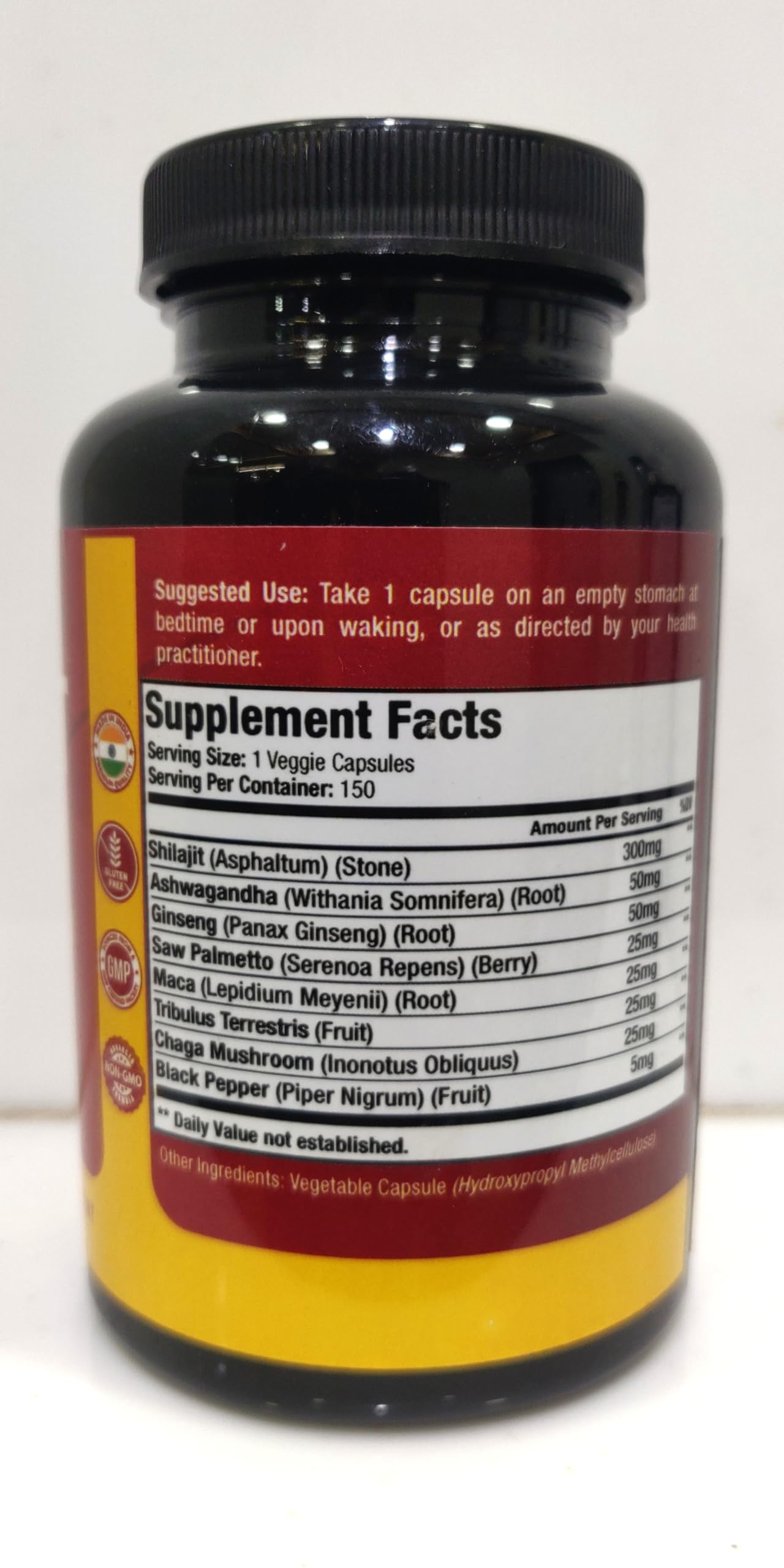 Papnami detalle de la textura del polvo de shilajit y mezcla herbal concentrada