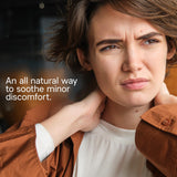 Parker Naturals cápsulas en la mano demostrando tamaño y facilidad de ingestión