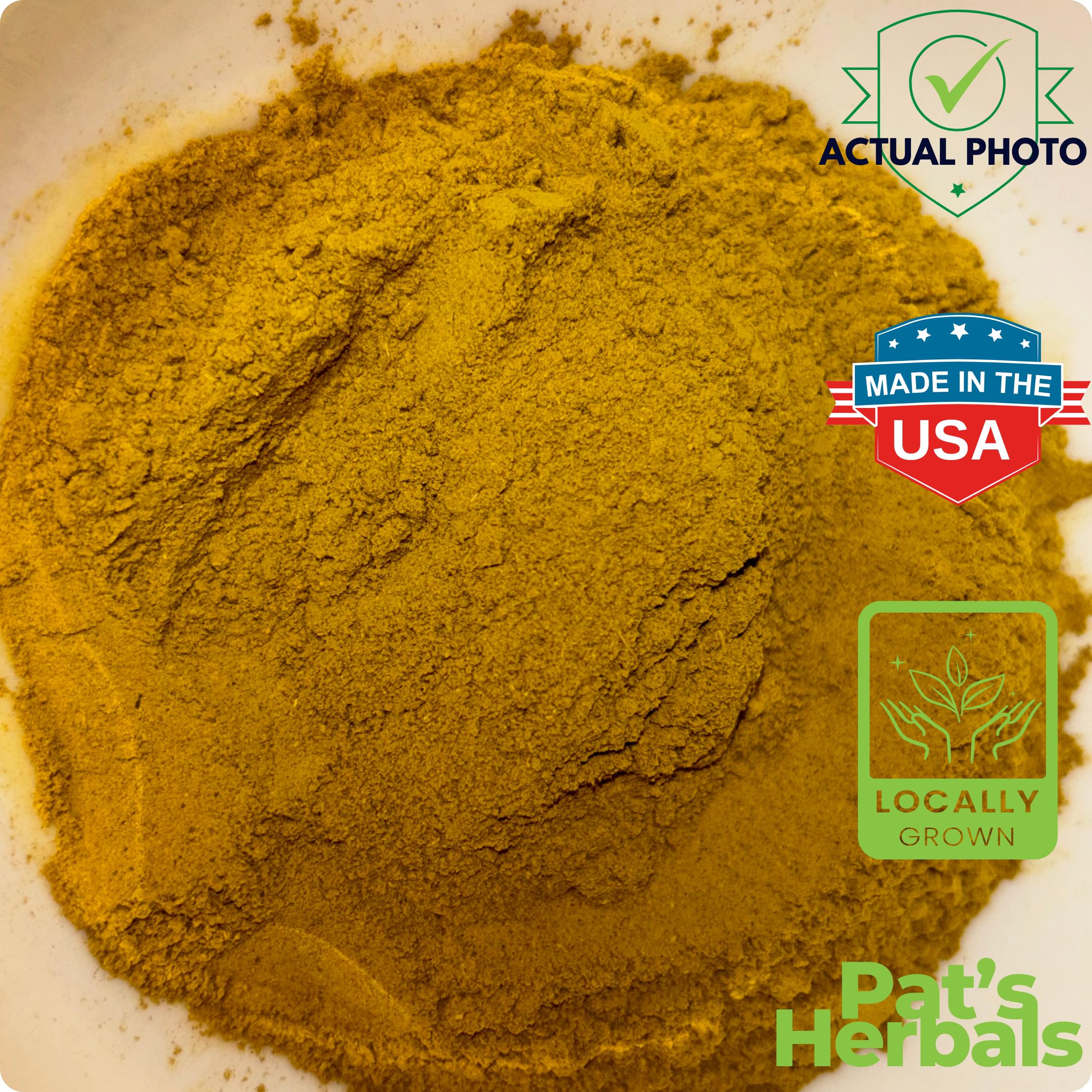 Pat's Herbals polvo añadido a un batido natural listo para consumir