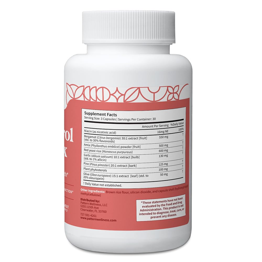 Persona sosteniendo cápsula de Pattern Wellness para un consumo fácil diario