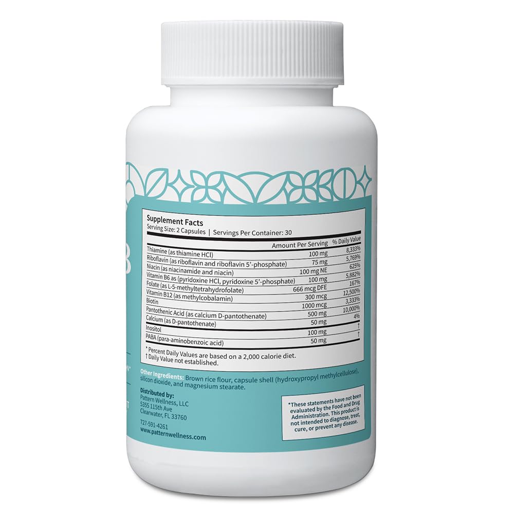 Pattern Wellness botella abierta con cápsulas listas para uso diario