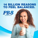 PB8 cápsula junto a vaso de agua para uso diario conveniente